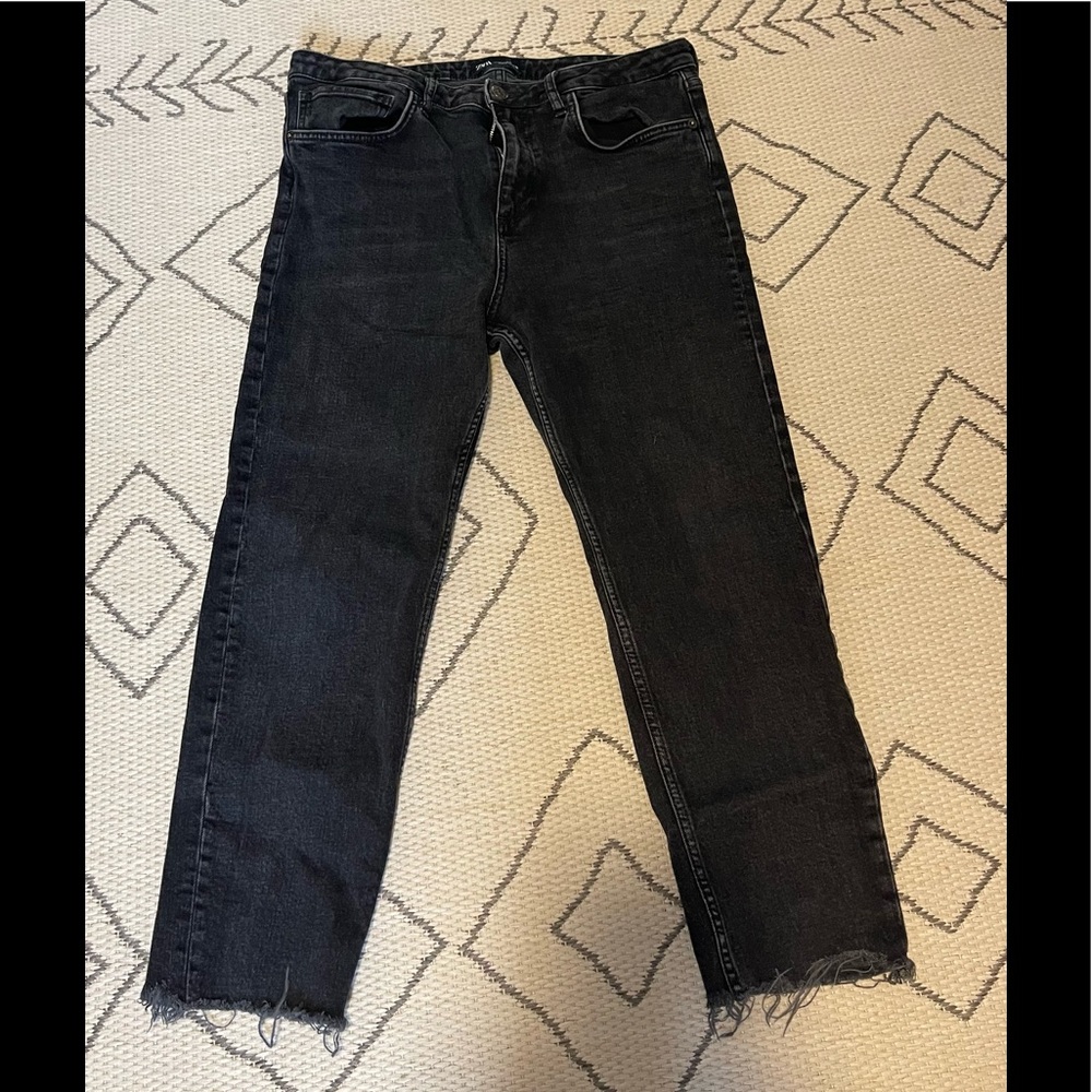 Zara Jeans straight black wash with raw hem